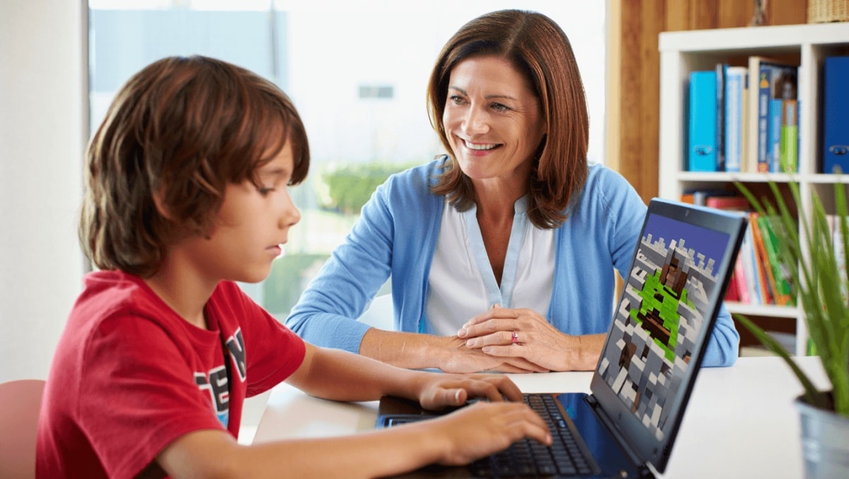 Therapist uses Minecraft and Roblox to connect with kids