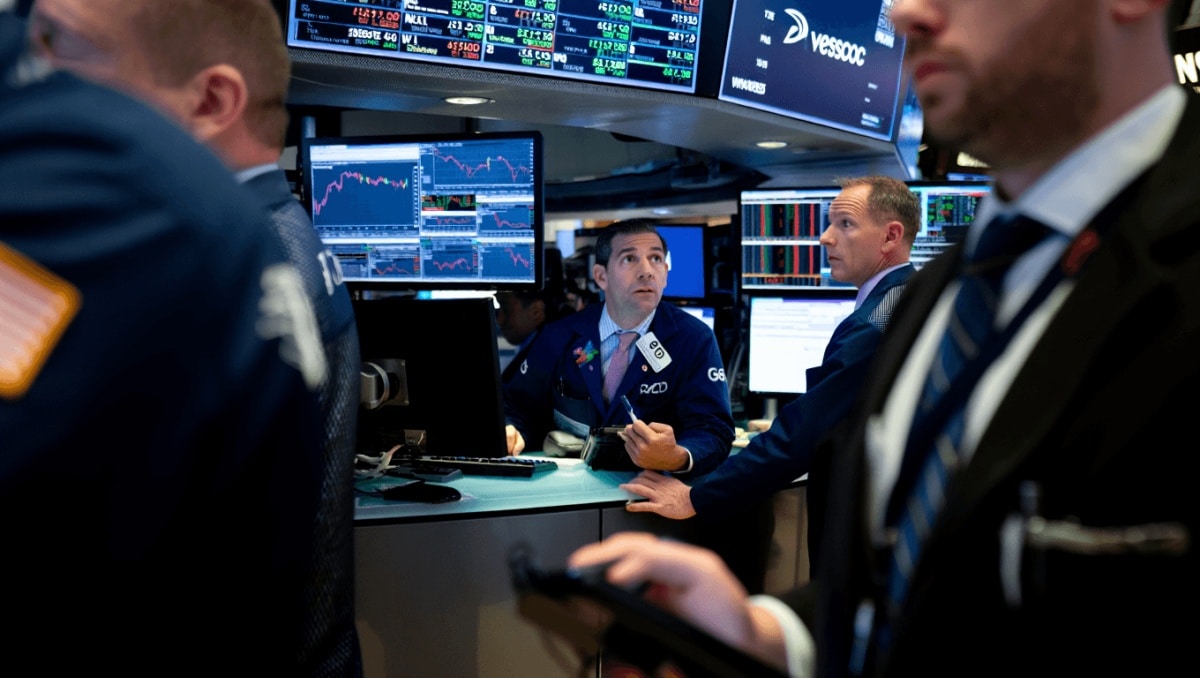 US stocks drift near their records as oil prices rise