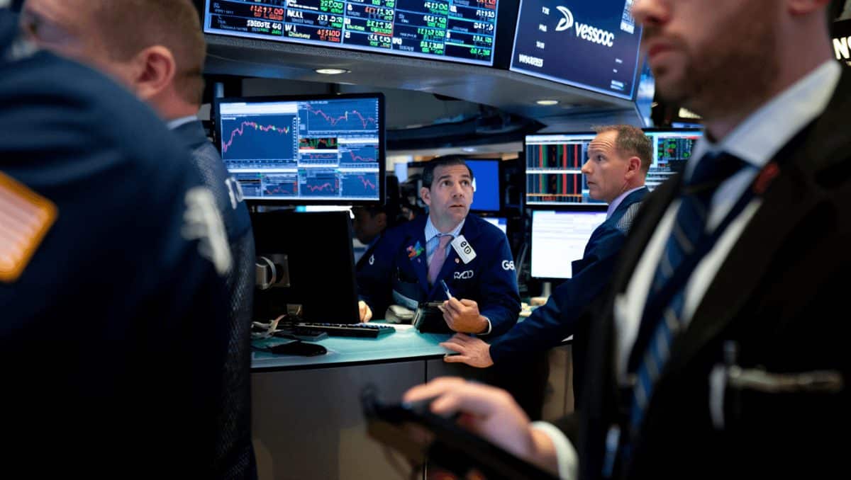 US stocks drift near their records as oil prices rise