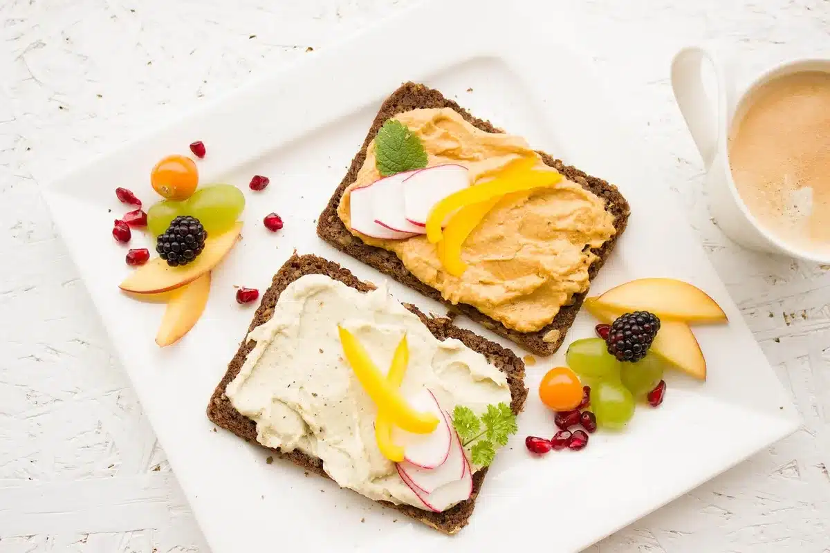 Balanced dinner plate with protein, whole grains and vegetables on a table